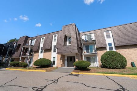 12 Shadowbrook Ln, 3, Milford, Massachusetts 01757, USA