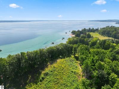 00000 Bluff Road, Traverse City, Michigan 49686, USA