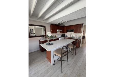 32, OCEAN CLUB 32 | RENOVATED 1-BEDROOM LOFT WITH POOL VIEW - PET FRIENDLY, George Town, Grand Cayman, Iles Caïmans