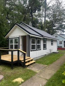 6891 E Houghton Lake Drive, Houghton Lake, Michigan 48629, USA