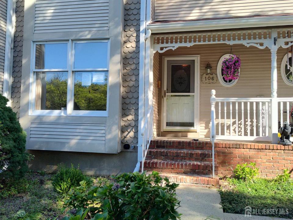 -106 Northampton Drive, Holmdel, New Jersey 07733, USA