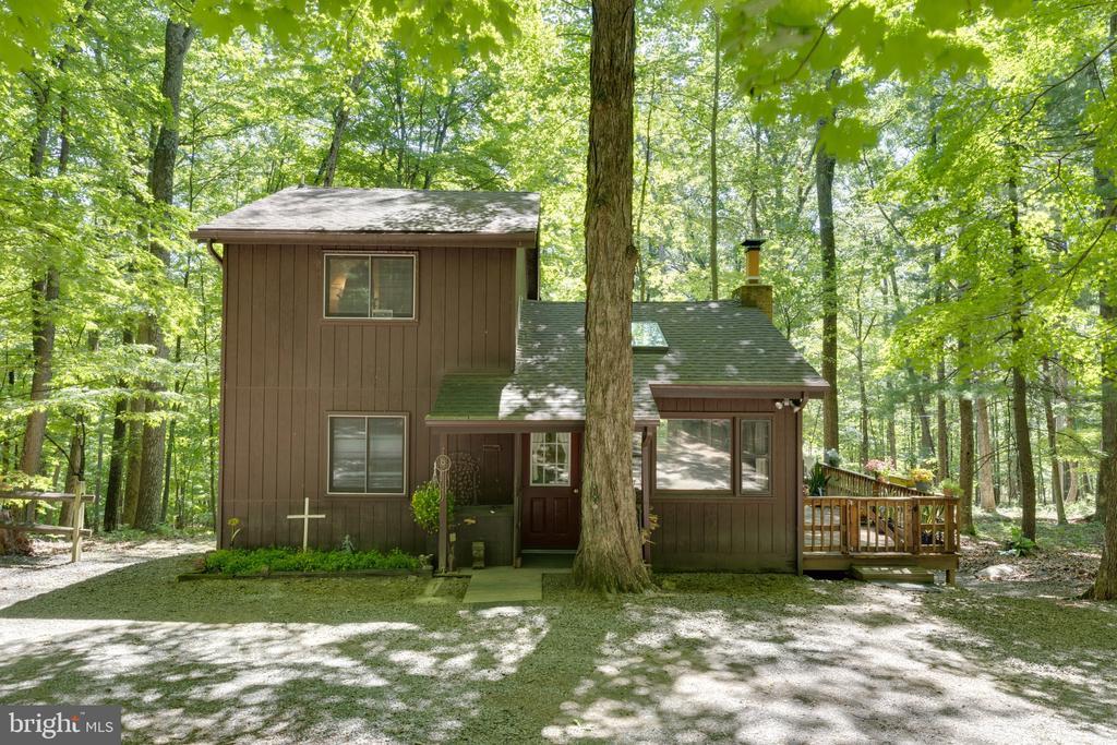 11 S Mountainside Drive, Berkeley Springs, West Virginia 25411, USA