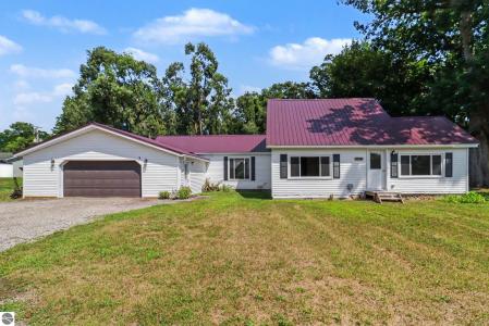 7312 Avenue E, Vestaburg, Michigan 48891, USA