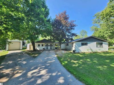 8530 E Bank Street, Wheeler, Michigan 48662, USA