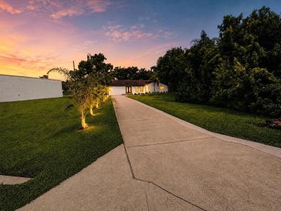 20 2nd Ave. SE, Lutz, Florida 33549, USA