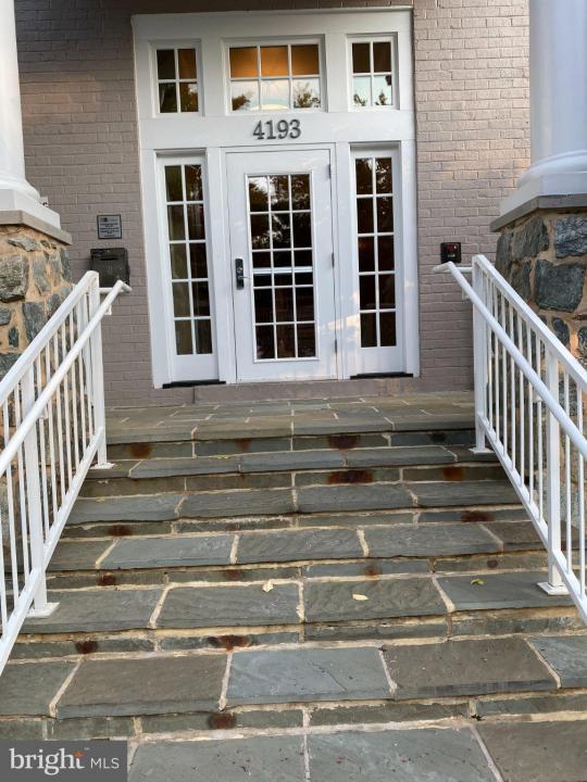 4193 S Four Mile Run Drive Unit# 102, Arlington, Virginia 22204, Estados Unidos