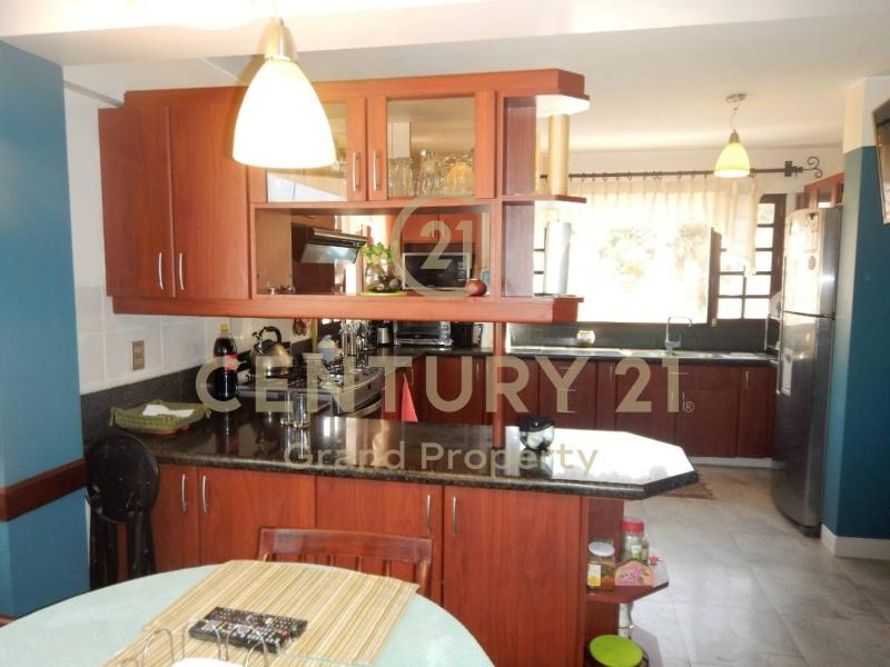 Single Family House For Sale, ZONA Irpavi, Av. Gobles entre calles 3 y