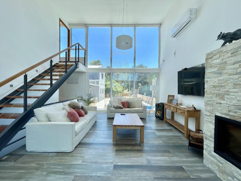 Home For Sale, Arbol de judea 1111 Canelones