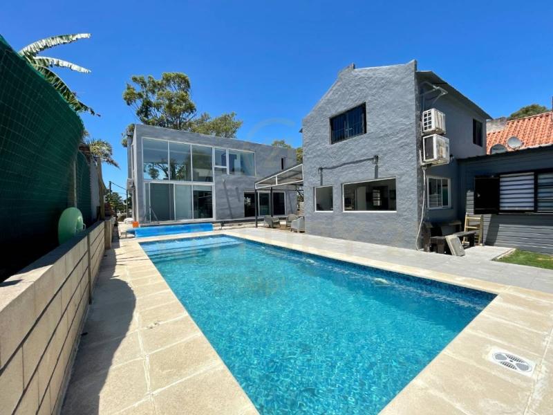 Home For Sale, Arbol de judea 1111 Canelones